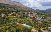 Srinjine is a small picturesque town nestled in the heart of Croatia's Dalmatian hinterland.