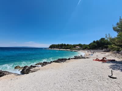 Pebble beach Labadusa, distance from the center of Okrug Gornji: 2.62 km