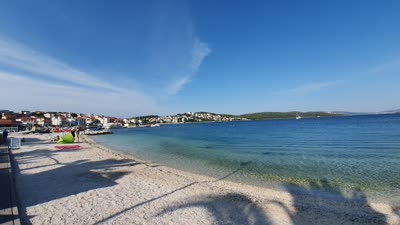 Pebble beach Okrug Gornji IV, distance from the center of Trogir: 1.58 km