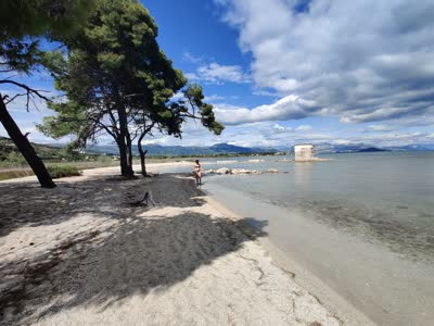 Pebble beach Pantan, distance from the center of Trogir: 1.99 km