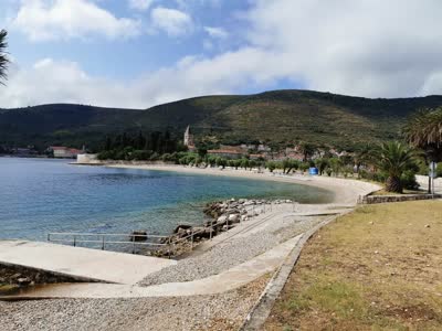 Pebble beach Prirovo, distance from the center of Vis: 0.50 km