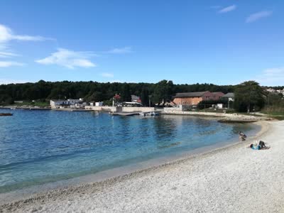 Pebble beach Valsaline, distance from the center of Pula: 2.27 km