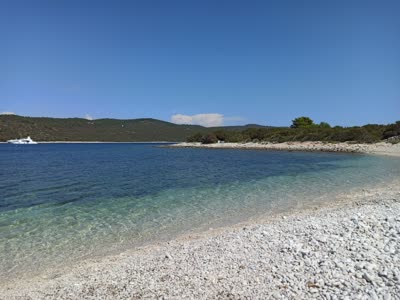 Pebble beach Lopata, distance from the center of Verunic: 2.29 km