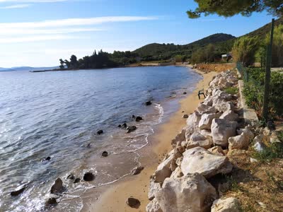 Beach Bartovica, distance from the center of Tkon: 2.97 km