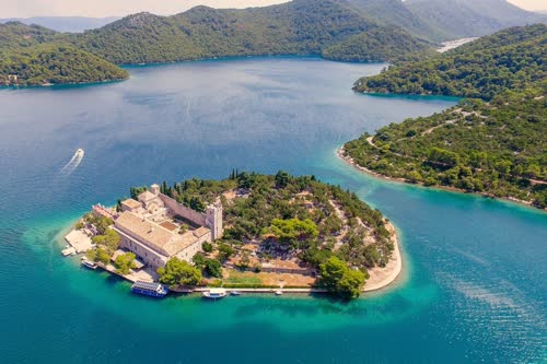 Mljet, a stunning Croatian island located in the Adriatic Sea, is a true paradise for nature lovers.