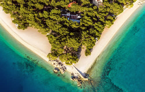 Discover the breathtaking beauty of Punta Rata beach in Brela, Croatia. Crystal clear waters, stunning rock formations, and pristine white pebble shores await. Explore this hidden gem on the Adriatic coast and experience the ultimate beach paradise.